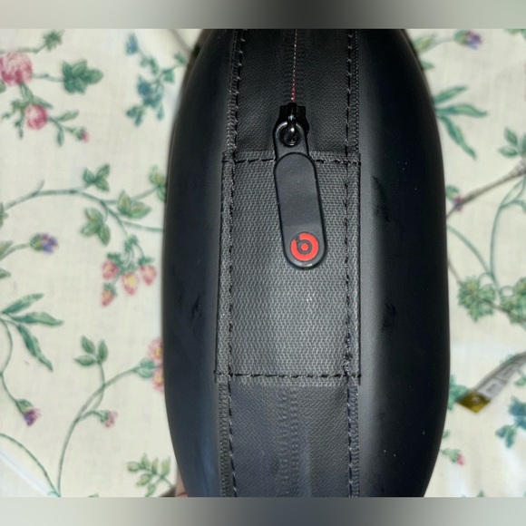 Beats Case - Picture 3 of 5